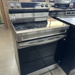 6.3 Cu Ft Smart Freestanding Electric Range With Rapid Boil & Self Clean 