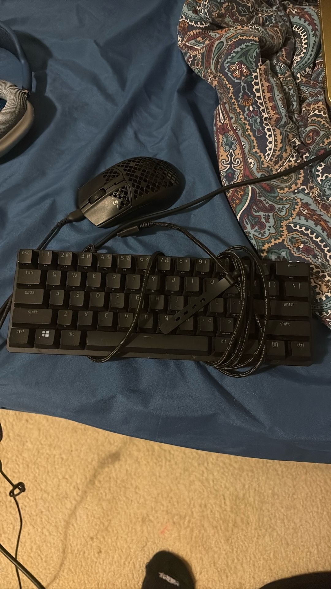 Keyboard and mouse both light up