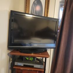 Hitachi Tv. 32"  With Control