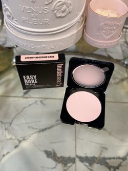 HUDA BEAUTY Easy Bake Airbrush Matte Pressed Setting Powder💕🌸