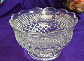 Vintage Anchor Hocking Clear Glass Footed 10" Bowl Scalloped Rim Wexford Diamond Pattern M4D204