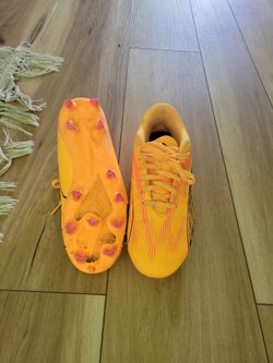 Puma Mens Ultra play soccer cleats