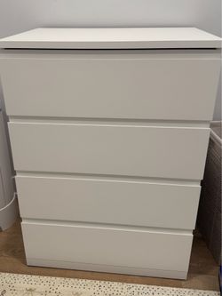 Like new 4 drawer IKEA VIHALS dresser