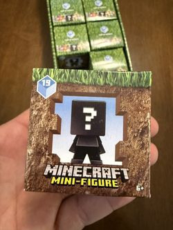 (RARE) Minecraft Earth Series Mini figure Full Case (New and sealed)