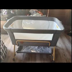 Like New Baby Bassinet 