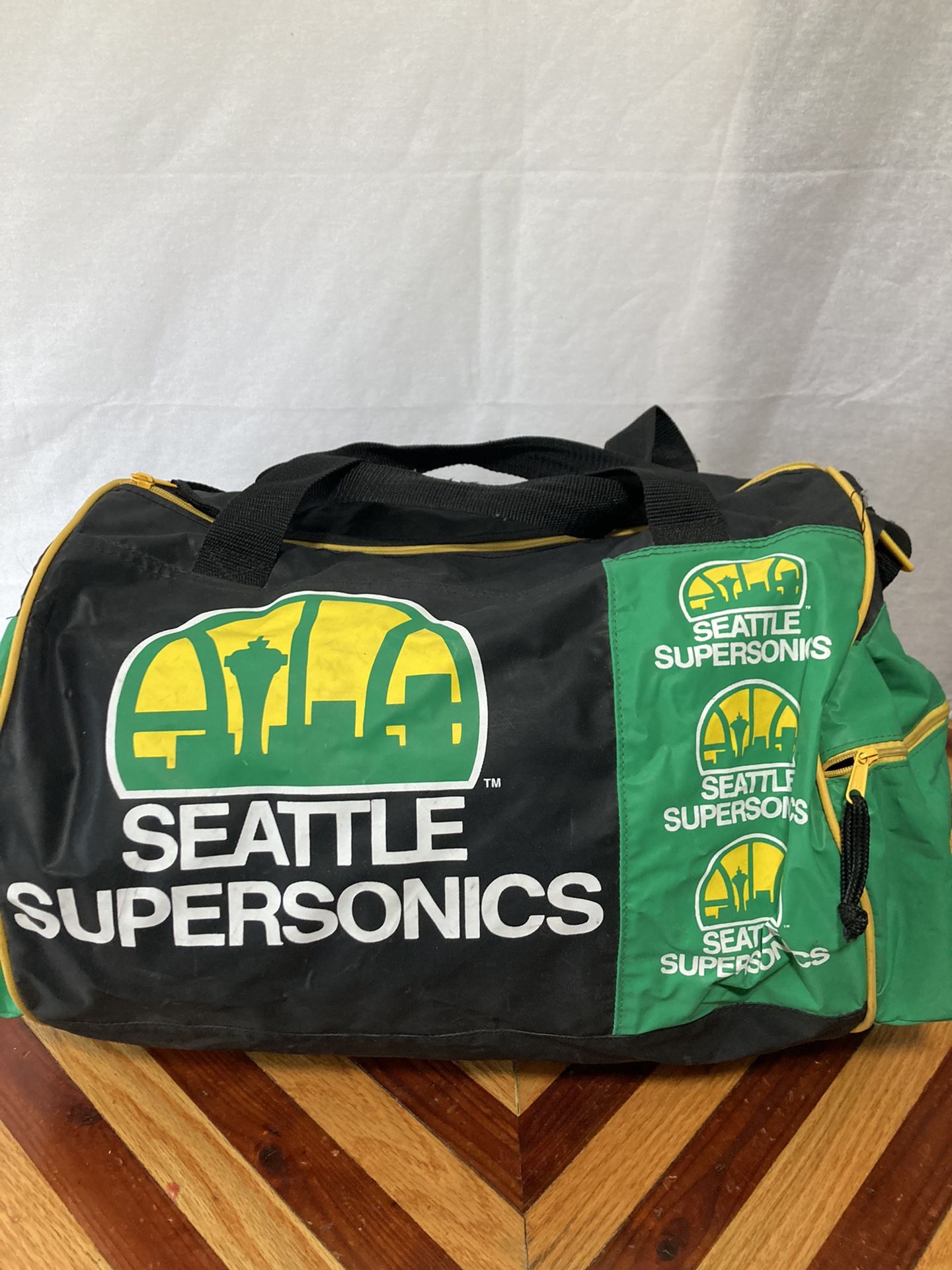VTG 80s SEATTLE SUPERSONICS Player Issue Bag NBA Leather Duffle Bag Basketball