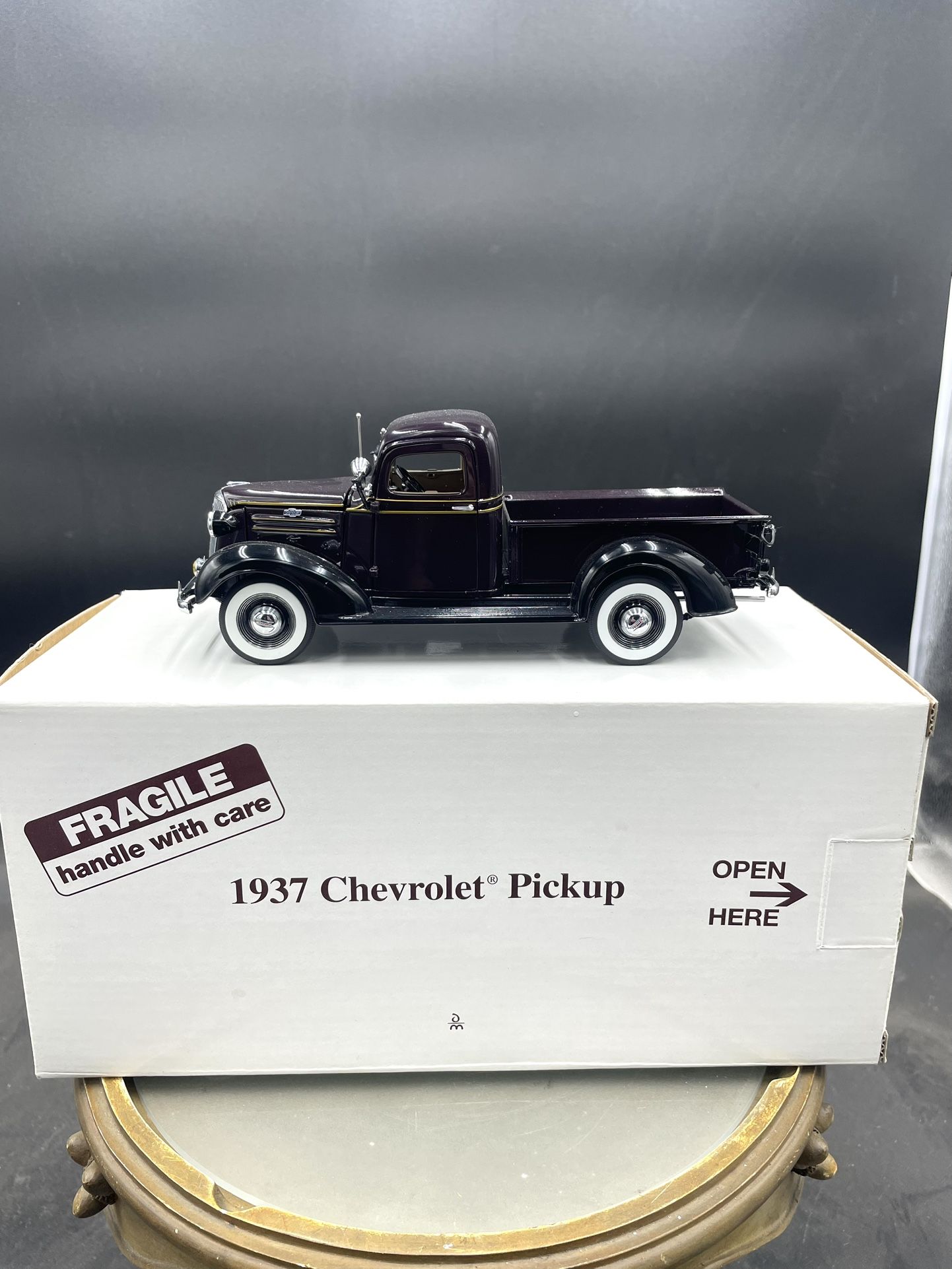 Danbury Mint Diecast 1937 Chevrolet Pickup 1:24 Scale With Box
