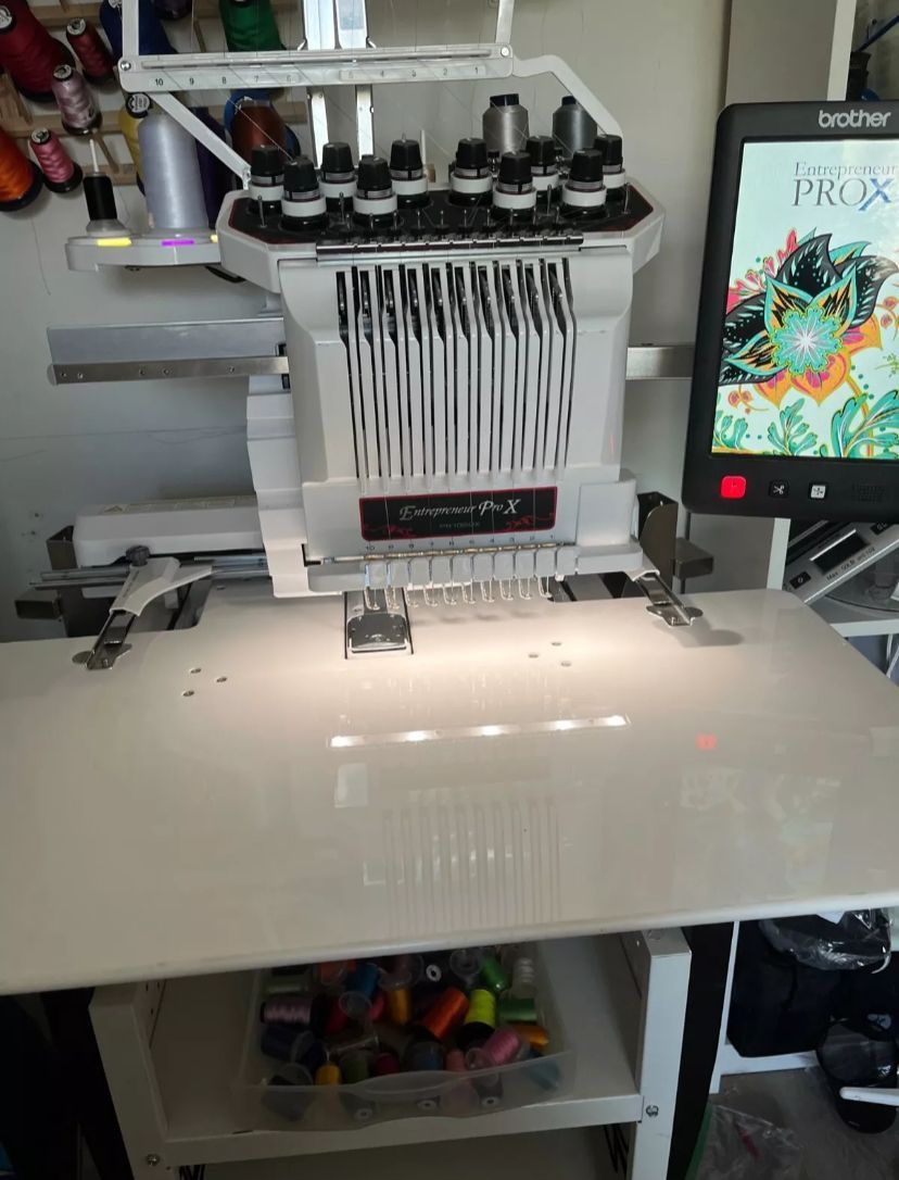 Brother PR1050X Embroidery Machine - 10 needle - Extras!!