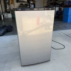 Mini Fridge Magic Chef