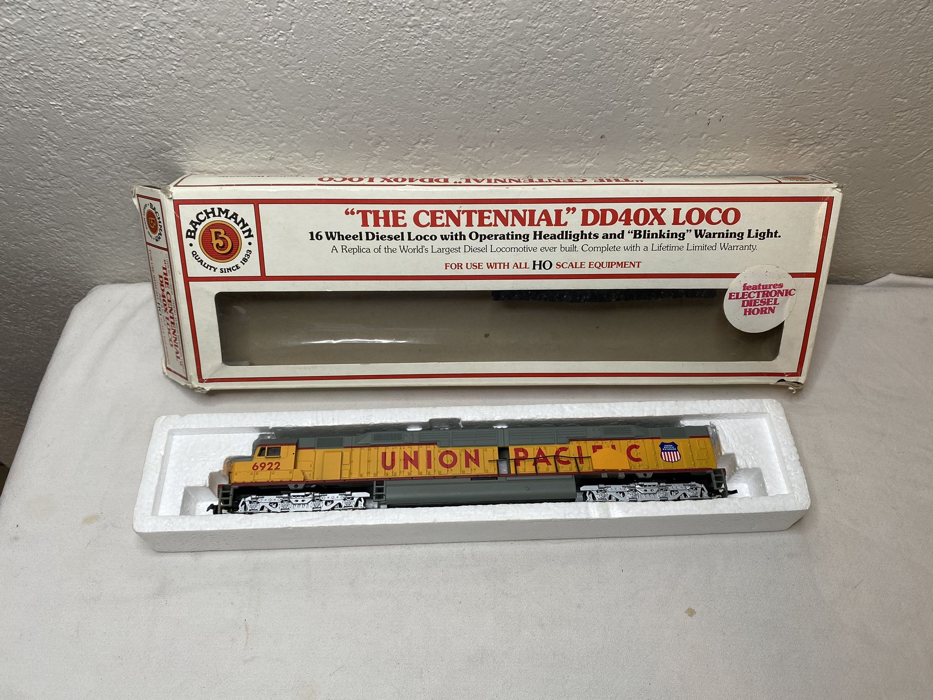 Bachmann 724 HO Union Pacific The Centennial DD40X Diesel Locomotive #6922