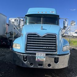 2014 Mack Pinnacle