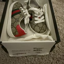 Authentic sz 5 Gucci Shoes 