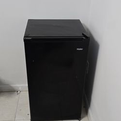 Haier 3.3 Cu Ft Single Door Compact Refrigerator HC33SW20RB, Black