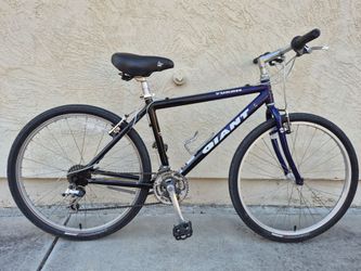 Giant Yukon Mountain bike. 21 speed. Like new. Ready to Ride.