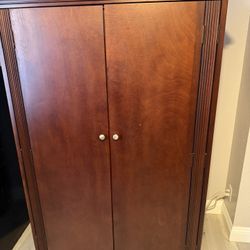 Armoire /dress/tv Hutch 