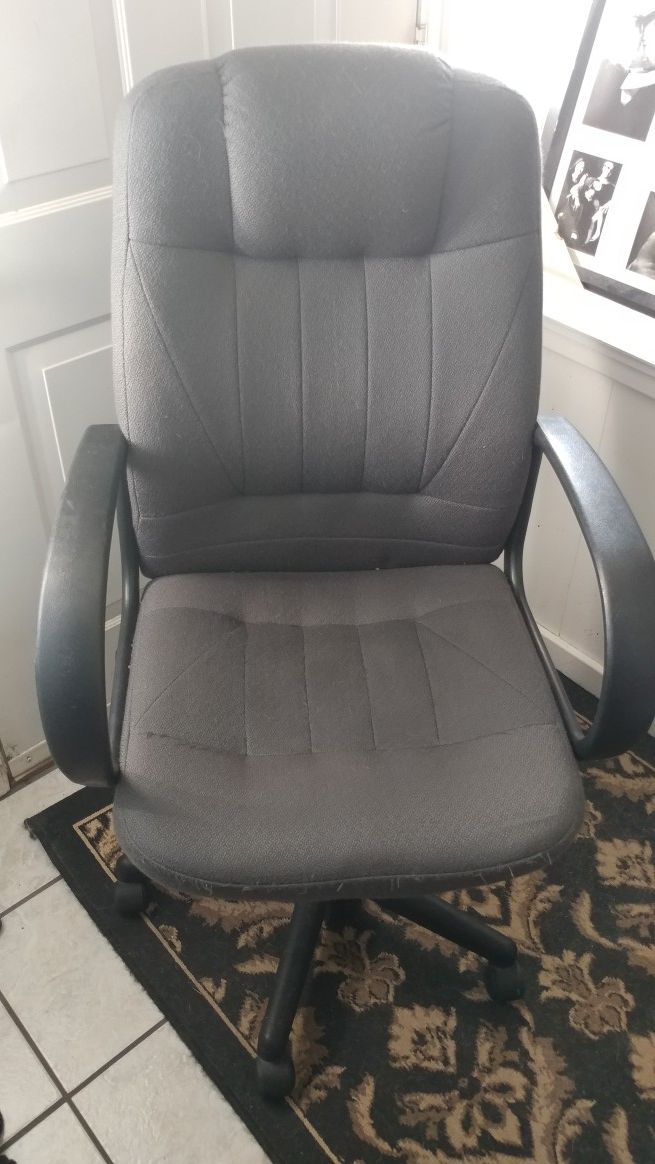 Large COMPUTER Desk chair