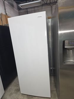 Frigidaire freezer for sale📌📌 works good 2️⃣month's warranty 💯