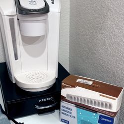 Keurig Single Serve K-Cup Pod Coffee Maker w/ K-Cup Holder and 2 boxes of water filter cartridges (only used a few times originally $200 for all) now 