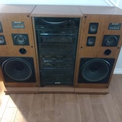 Vintage Stereo System With Speakers