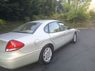 2004 Ford Taurus