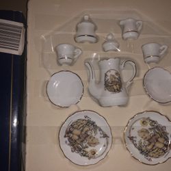 New Vtg M.J. Hummel Dollhouse China Set