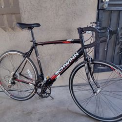 Nice Bike SCHWINN PHOCUS TIRES SIZE 700C FRAME SIZE LARGER 