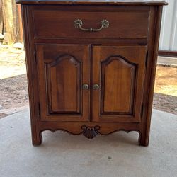 Nigth Stand EthanAllen  Made In América All Fine Wood 