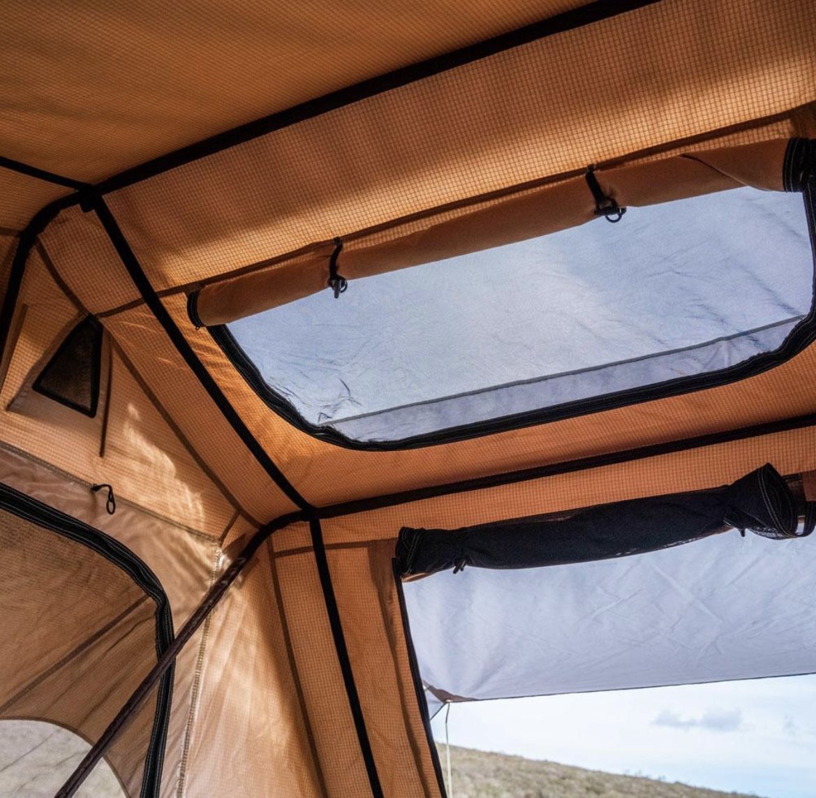 TUFF STUFF TRAILHEAD ROOFTOP TENT & Rhino Rack Cross Bars