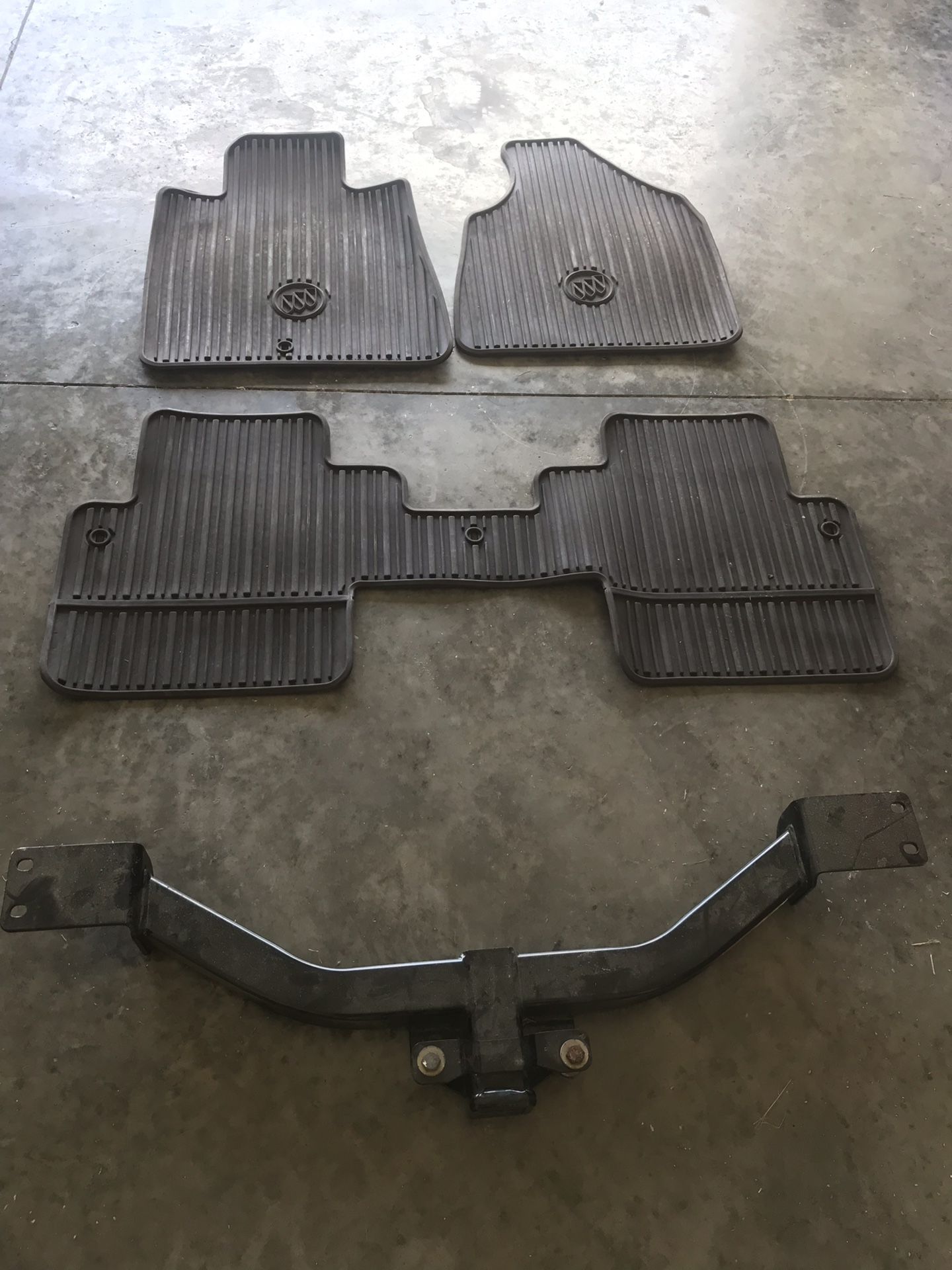 2016 Buick Enclave weather tech floor mats and Tow hitch $ 200.00
