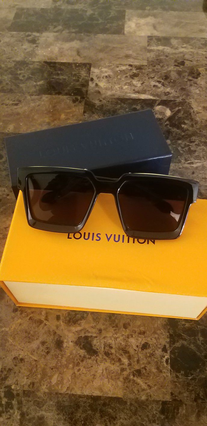 Authentic Louis Vuitton LV9012 Logos Damier Metal Sunglasses for Sale in  Aurora, CO - OfferUp