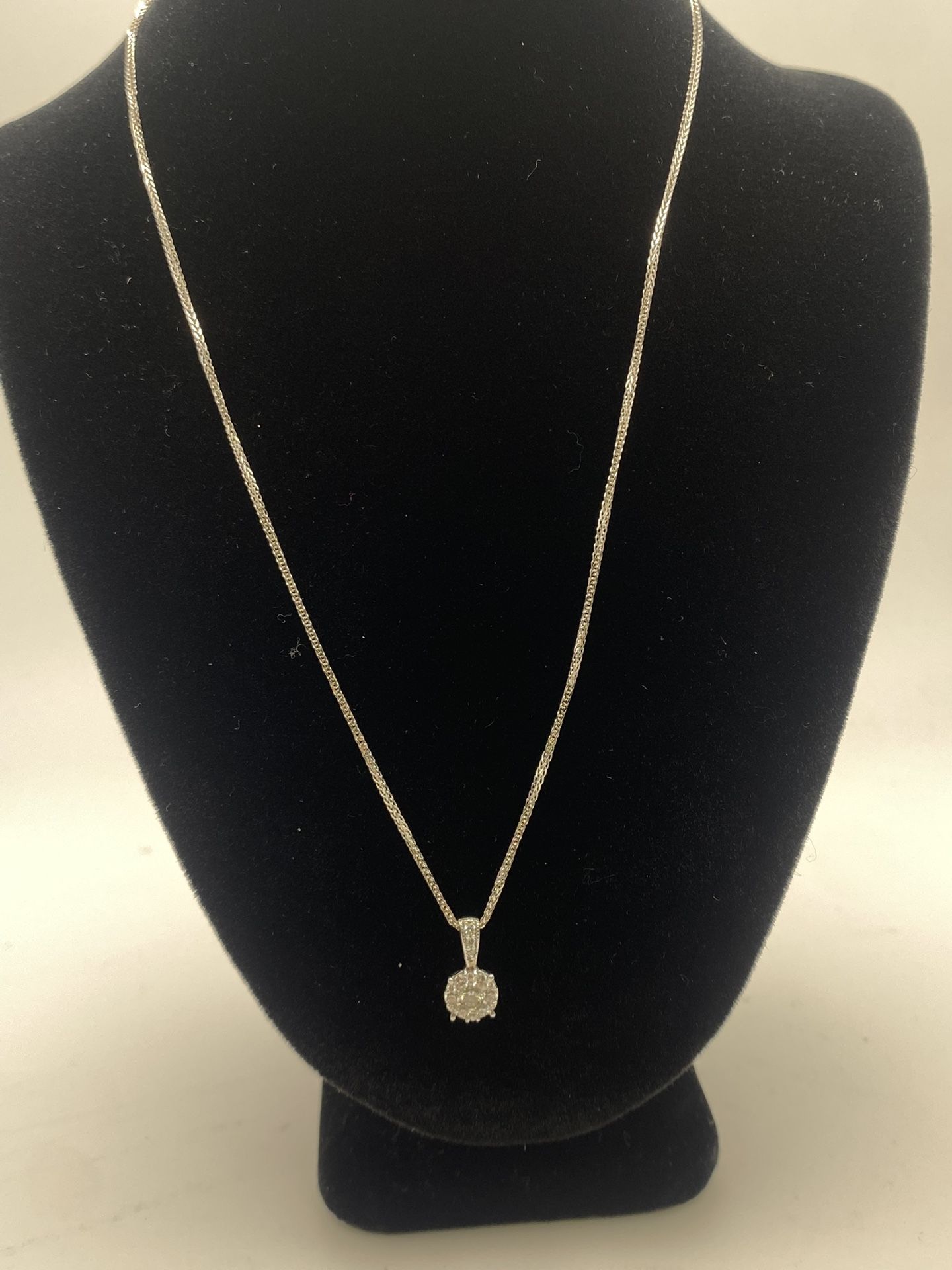 14k White Gold Cluster Pendant With Small Franco Chain