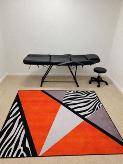 Cosmetic Table / Chair for Salon Lashes Makeup face , , treatments ,massage ) with
chair and rug included