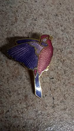 1986 bird Pin