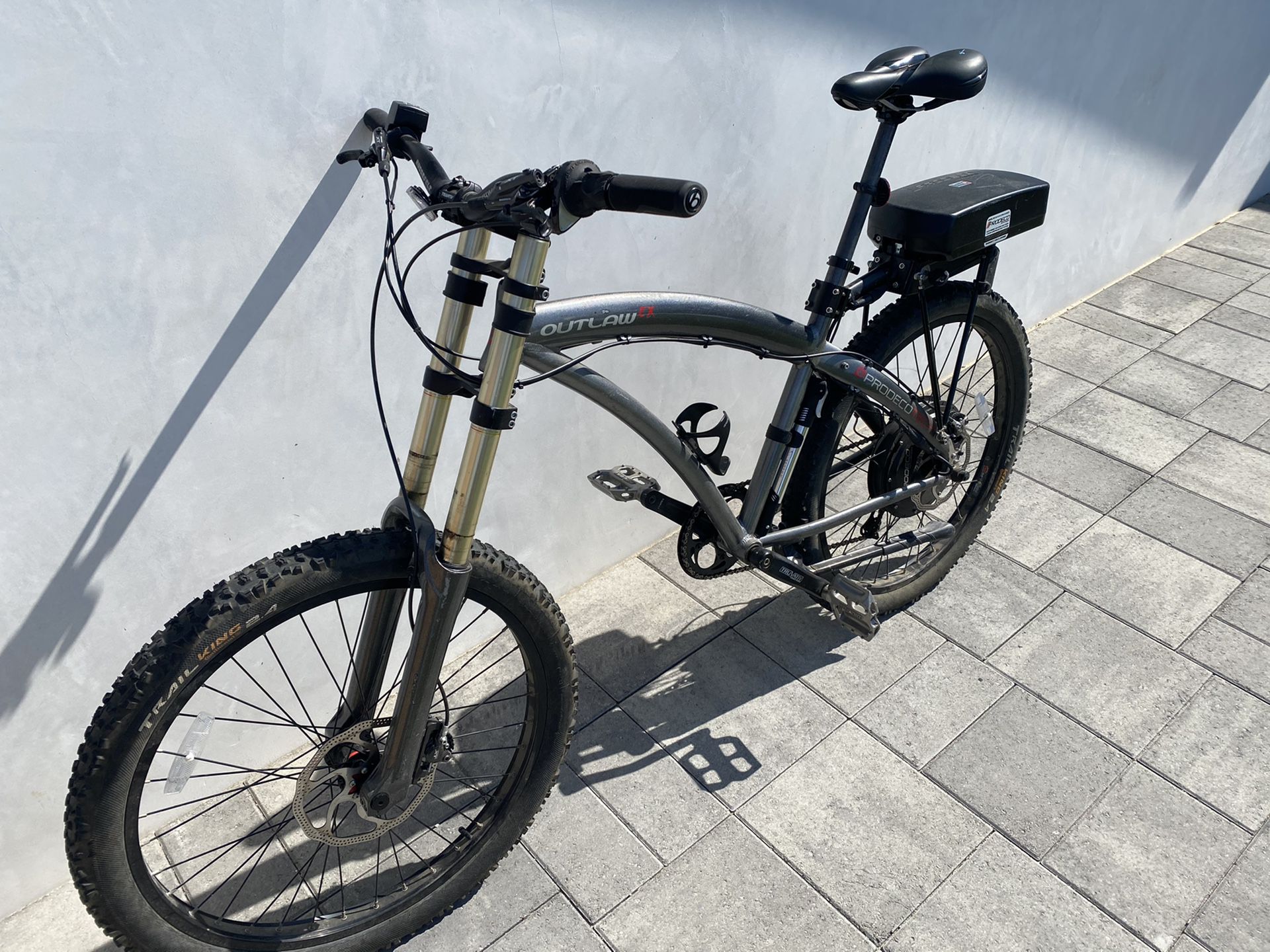 Electric Mountain Bike Prodeco Outlaw EX Long travel front suspension, Shimano XT disk brakes, tire pump, gel seat, kickstand. Electric mountain bike