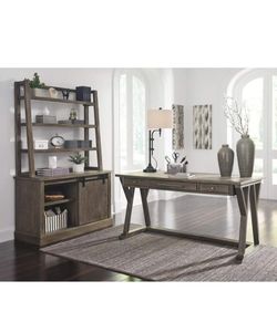 Ashley's Desk and Hutch