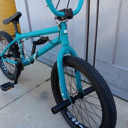 BMX.    HARO.        20"TIRES 