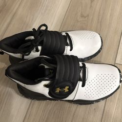 UA Kids Basketball Shoes Size 4.5