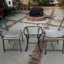 Patio Table and Chairs Set must pick up tomorrow