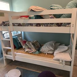 Girls Rooms To Go bunkbeds