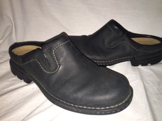 Mens leather ugg clogs size 10