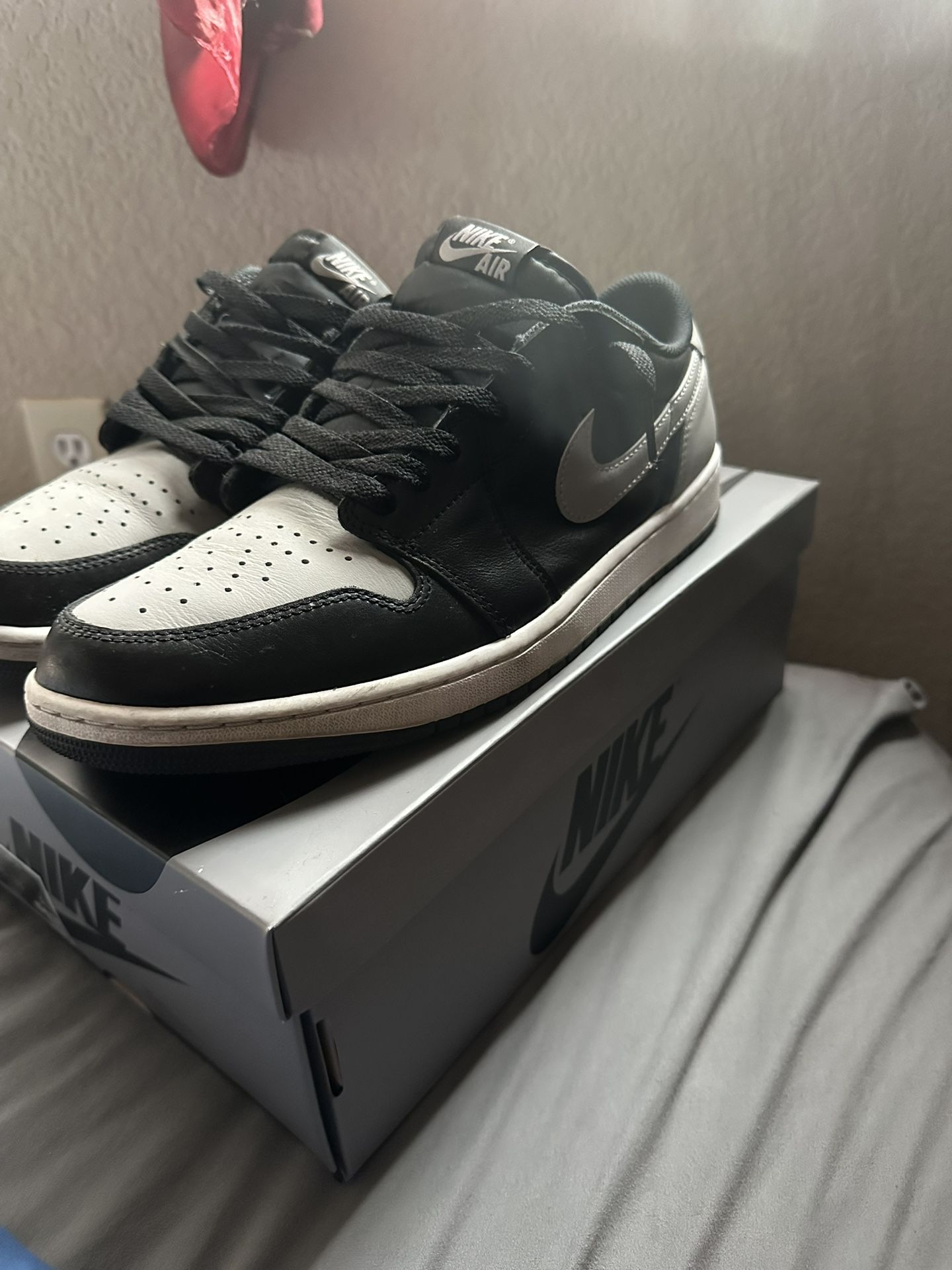 Air Jordan 1 Low OG Shadow
