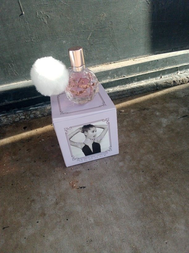 Ariana Grande Perfume