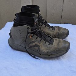 Very used mtb shoes