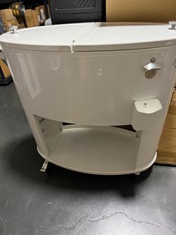 Oval patio cooler 📍$90