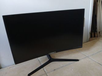 Samsung 27in essential curved desktop monitor