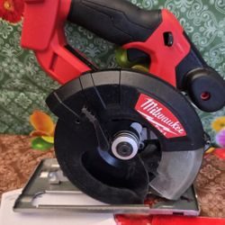Milwaukee
M18 FUEL 18V Lithium-Ion Brushless Cordless Metal Cutting 5-3/8 in. Circular Saw (Tool-Only)
