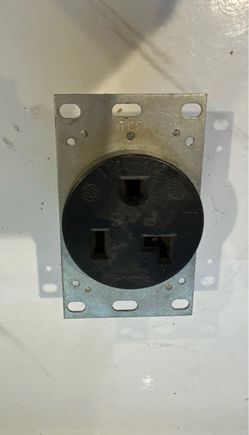 AL-CU Leviton NEMA 5-30 30A 125V P-S Receptacles 30 available