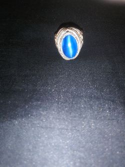 Vintage.. Silver ring.. Blue cat eye..stone