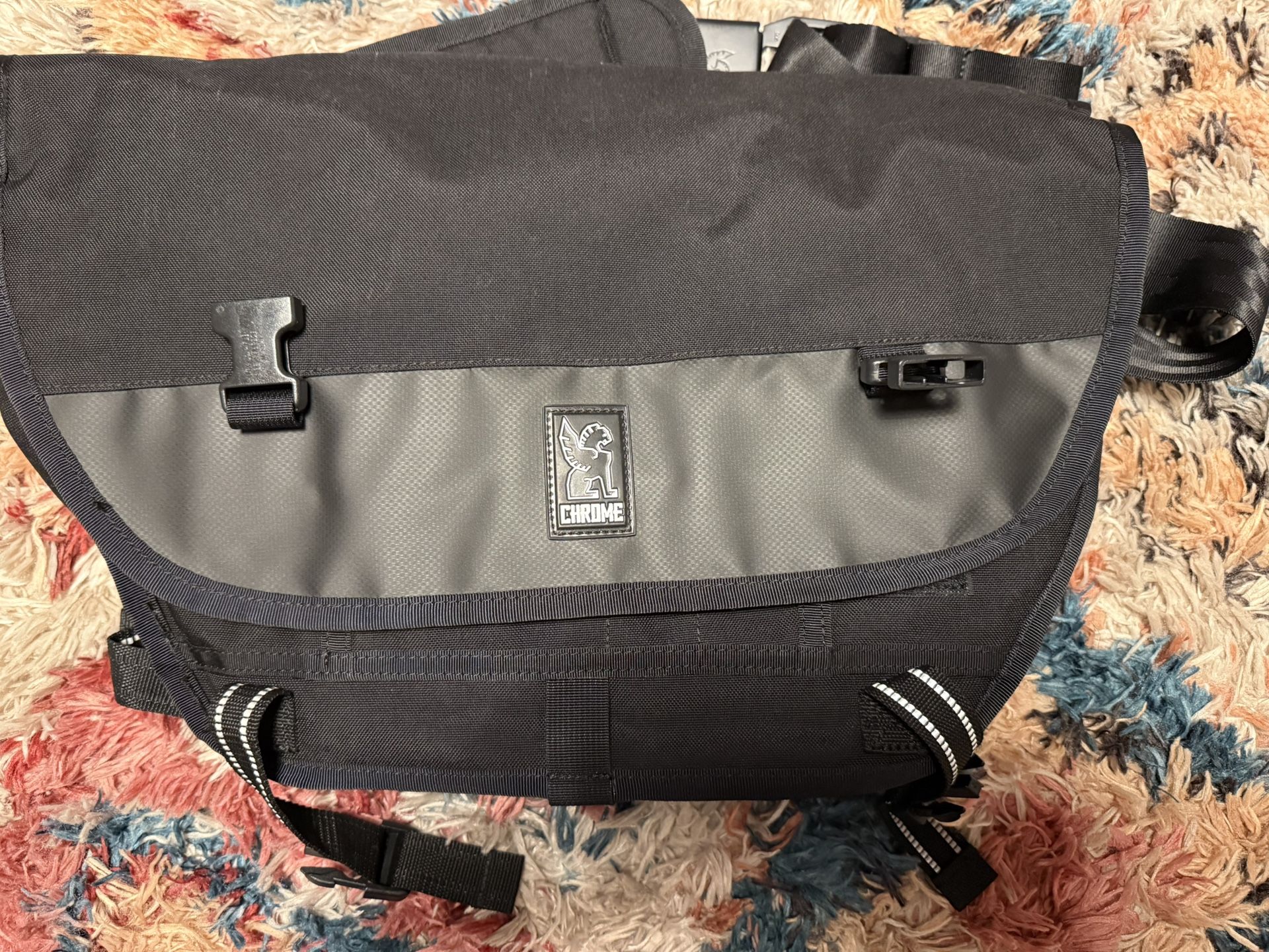 Chrome Industries Black Messenger