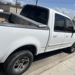Se Vende Ford F 150 2002   $1400